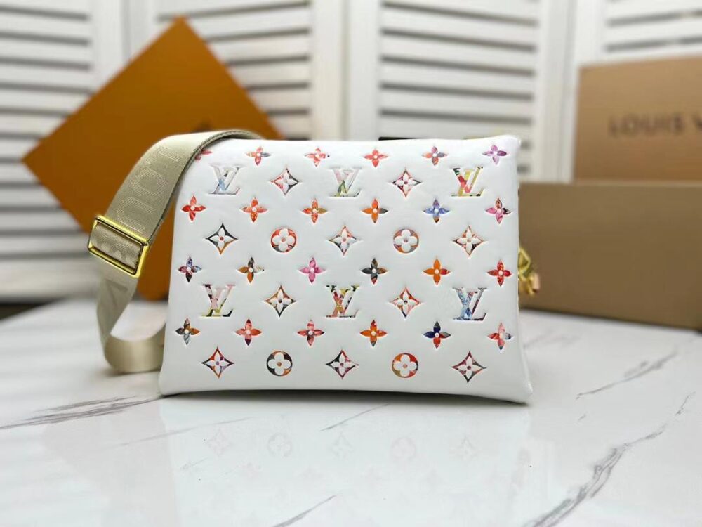LOUIS VUITTON BOLSO COUSSIN PM WHITE 26CM M21209 - Image 4
