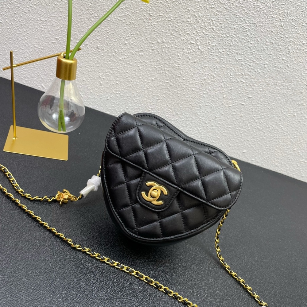 Alternative view of CHANEL HEART CLUTCH WITH CHAIN BLACK 13CM AP2784 B08163 94305