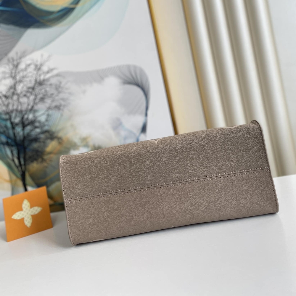 LOUIS VUITTON ONTHEGO MM DOVE CREAM 35CM M45494 - Image 9