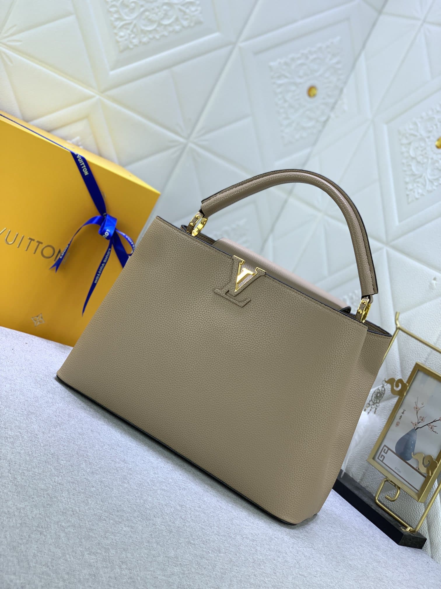 LOUIS VUITTON CAPUCINES MM GREY 31CM M42253 - Image 10