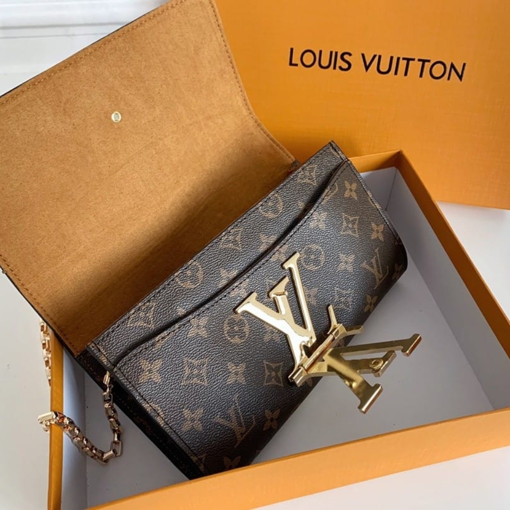 Louis Vuitton Pochette Louise Chain Monogram Canvas Brown 23Cm - Image 3