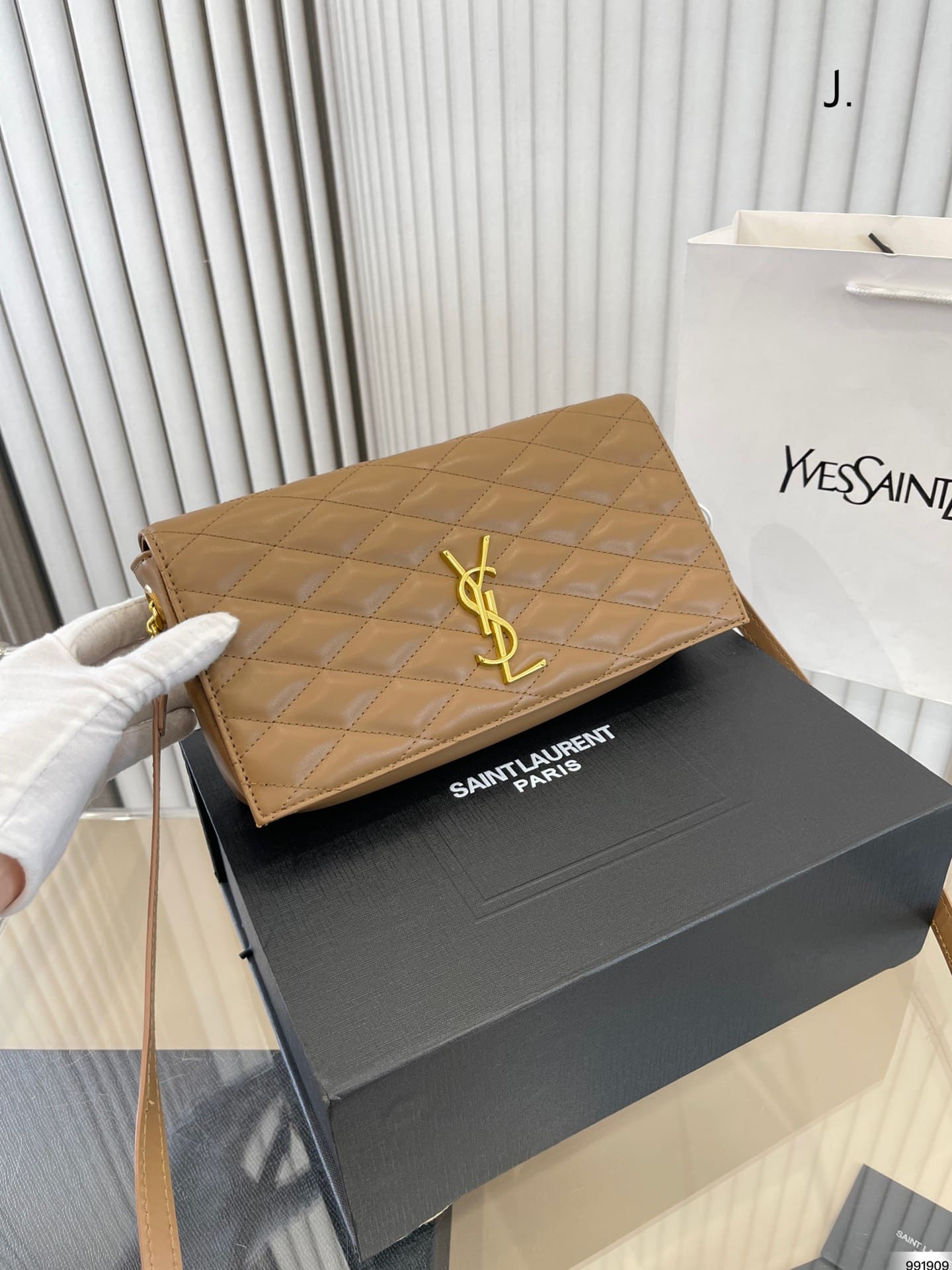 SAINT LAURENT WOMEN'S CAMEL BECKY QUILTED LEATHER SHOULDER BAG 26CM - Image 2