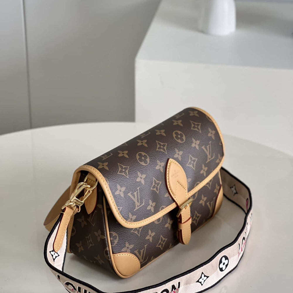 Alternative view of LOUIS VUITTON DIANE MONOGRAM CANVAS BLACK 24CM M45985