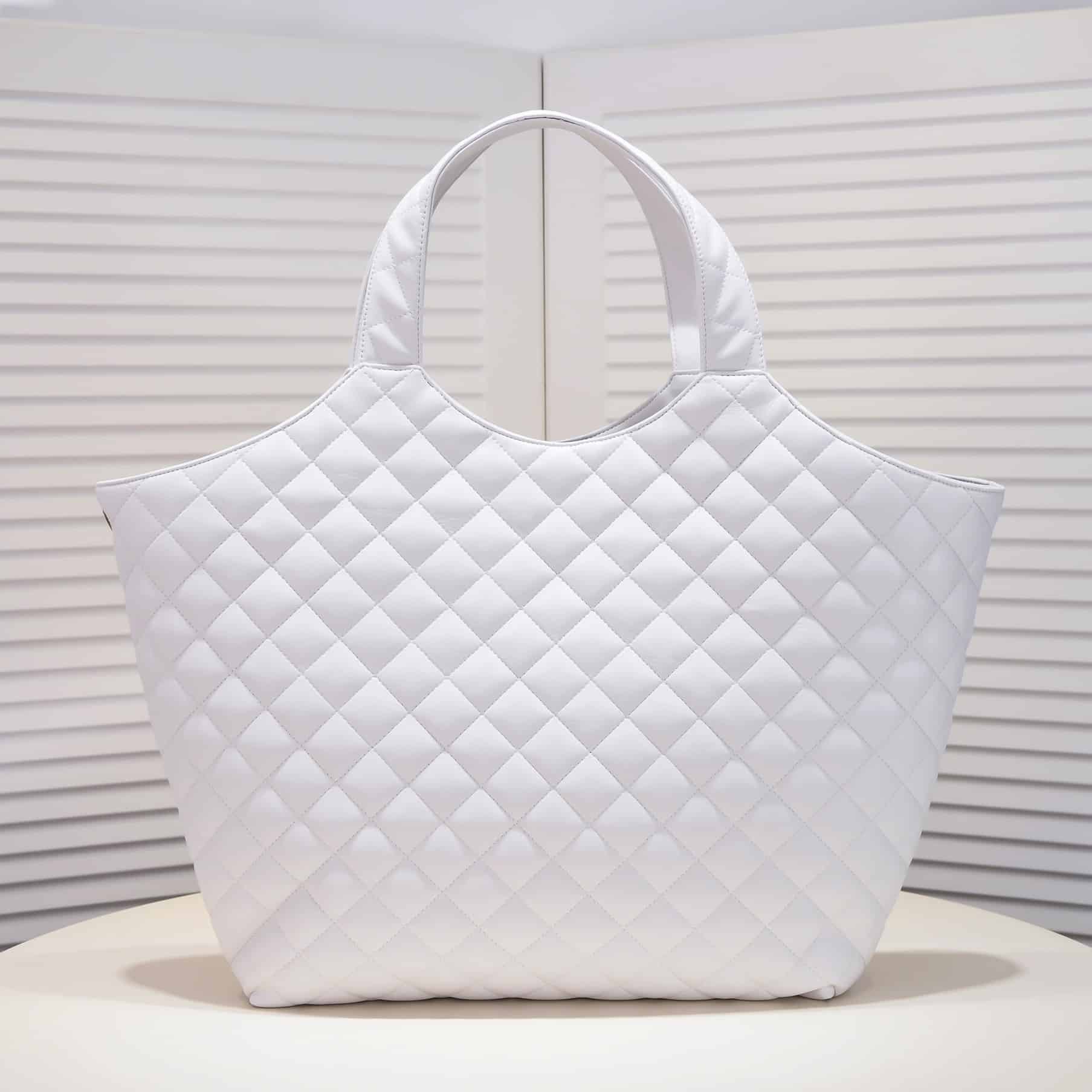 SAINT LAURENT ICARE MAXI SHOPPING BAG IN QUILTED 50CM WHITE - Image 3