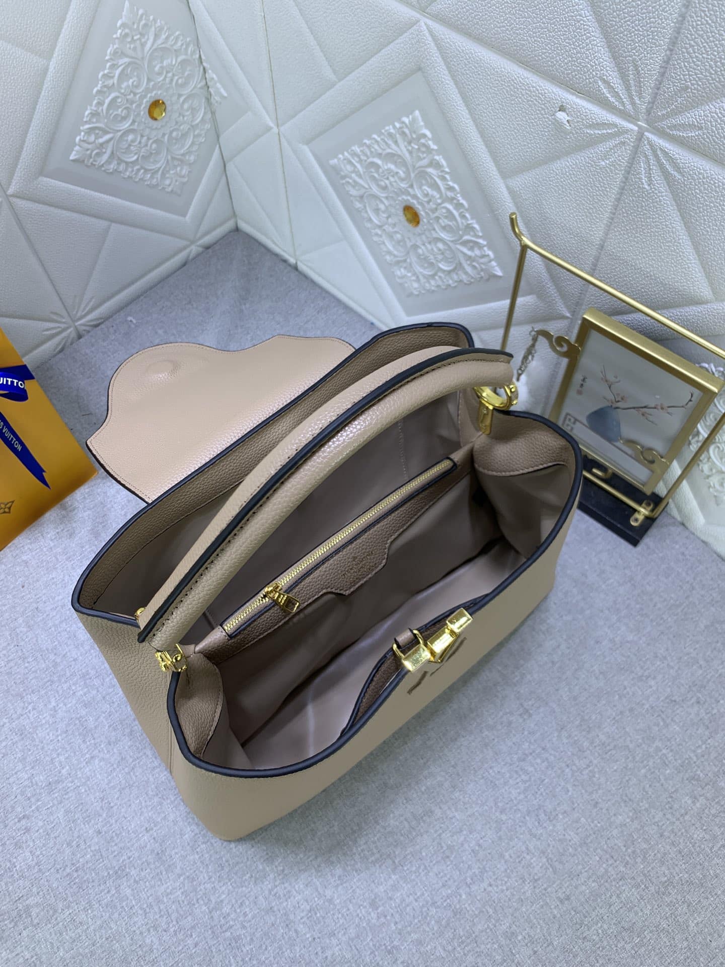 LOUIS VUITTON CAPUCINES MM GREY 31CM M42253 - Image 7