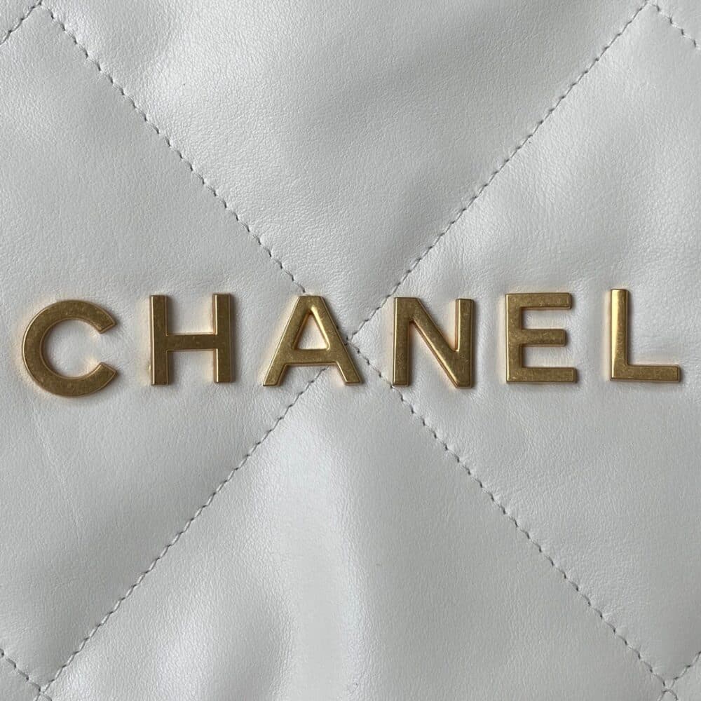 CHANEL 22 SMALL HANDBAG WHITE 37CM AS3260 B09859 10601 - Image 6