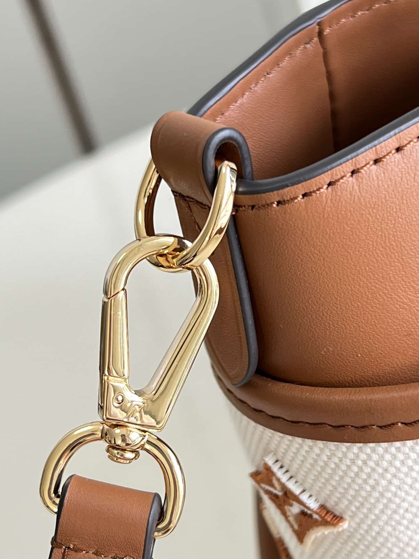 LOUIS VUITTON ON MY SIDE PM 25CM BROWN M59905 - Image 7