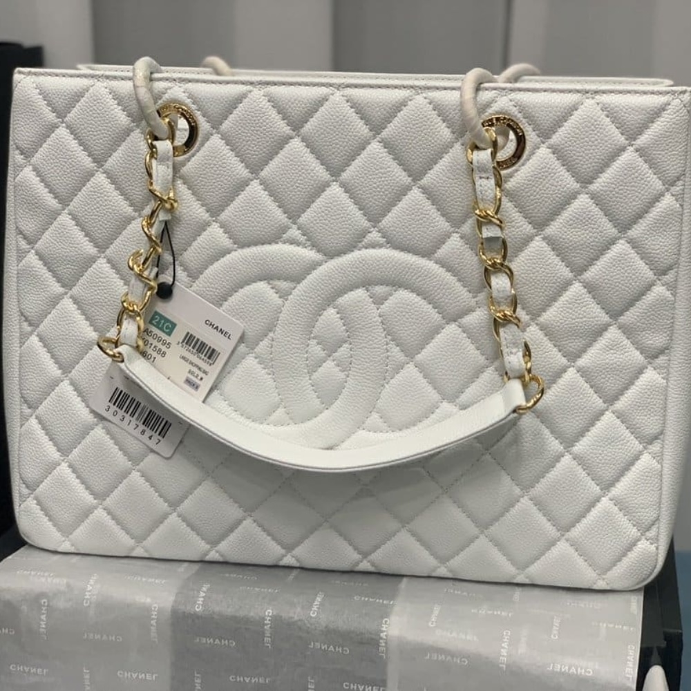 Alternative view of CHANEL BOLSA GRAND TOTE WHITE 33CM