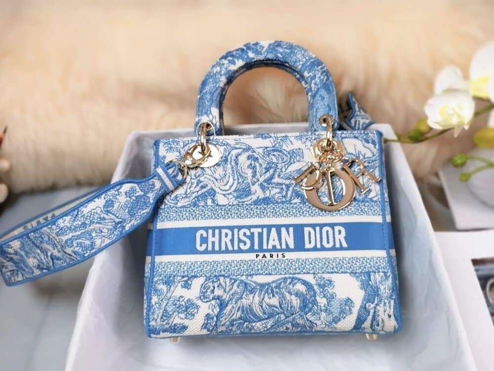 Alternative view of DIOR MEDIUM LADY D-LITE CORNFLOWER BLUE TOILE EMBROIDERY M0565OTDT_M917 24CM