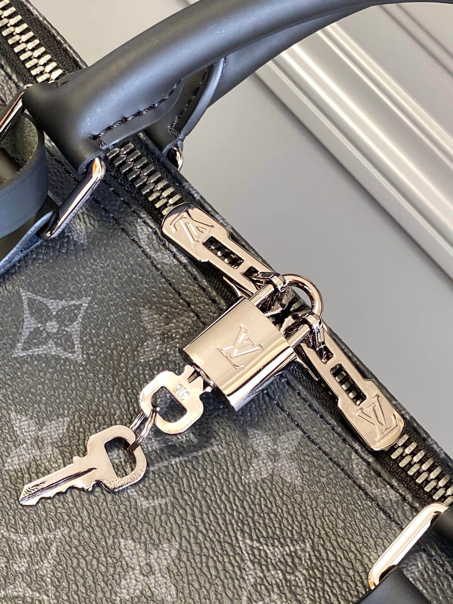 LOUIS VUITTON KEEPALL BANDOULIÈRE 50 MONOGRAM ECLIPSE M40605 - Image 2