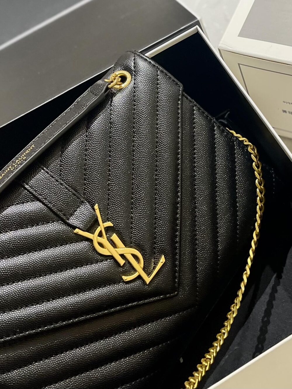 SAINT LAURENT CASSANDRE MATELASSÉ ENVELOPE CHAIN WALLET IN GRAIN DE POUDRE EMBOSSED LEATHER 695108BOW011000 - Image 5