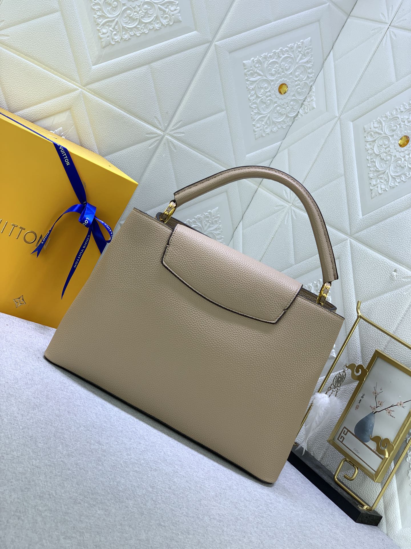 LOUIS VUITTON CAPUCINES MM GREY 31CM M42253 - Image 8