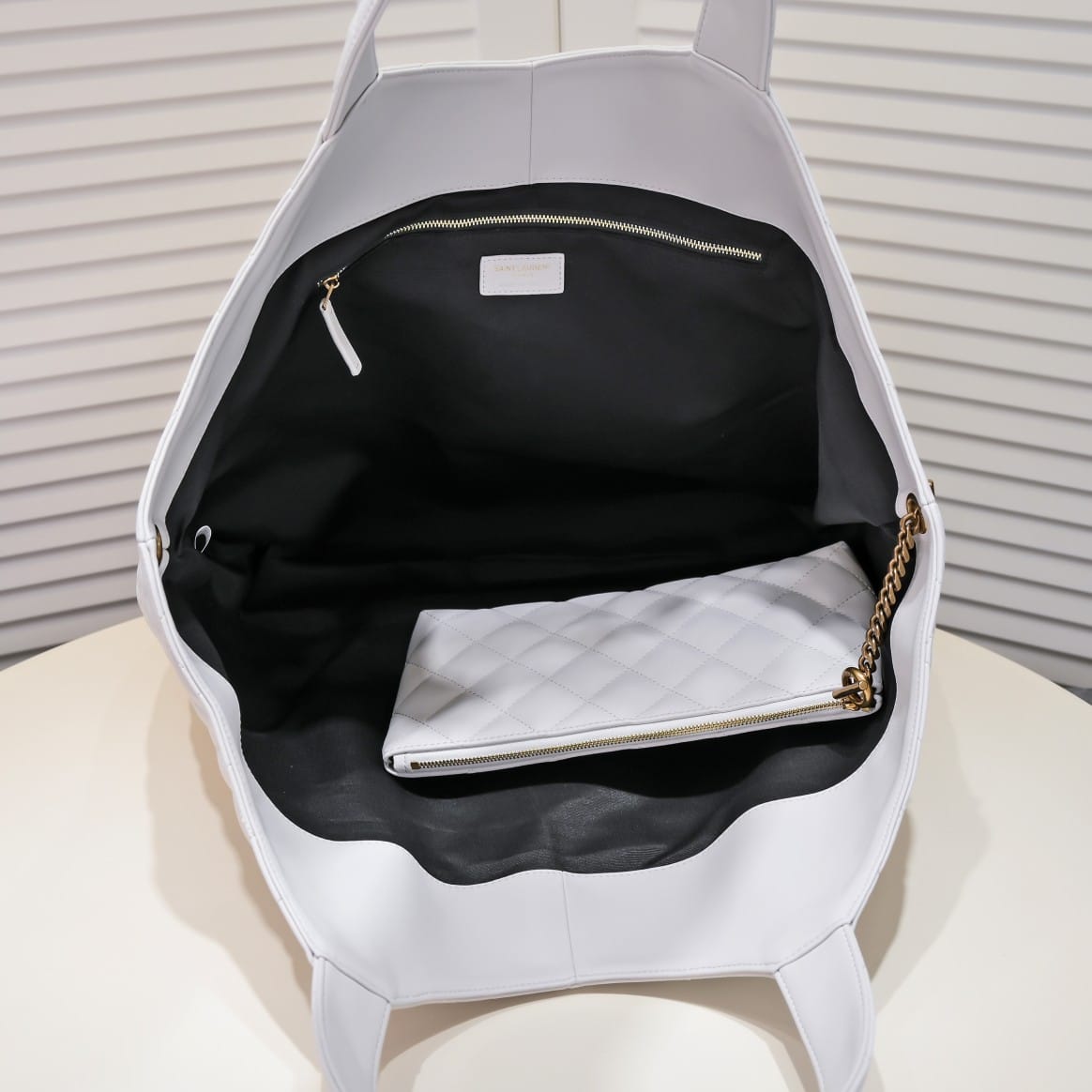 SAINT LAURENT ICARE MAXI SHOPPING BAG IN QUILTED 50CM WHITE - Image 7