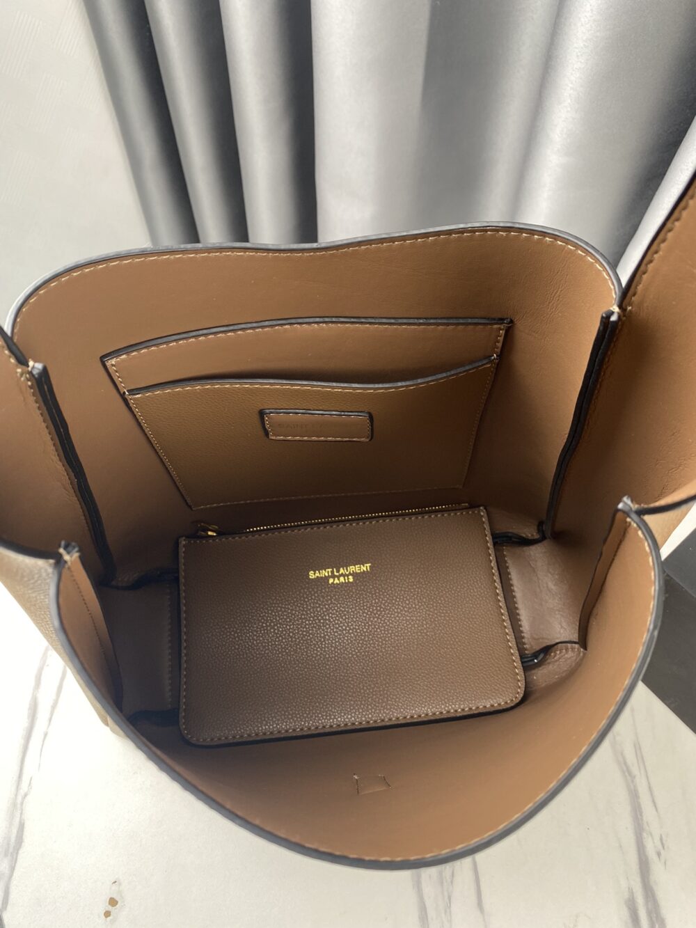 SAINT LAURENT LE 5 À 7 SOFT SMALL HOBO BAG IN SMOOTH LEATHER BROWN - Image 3
