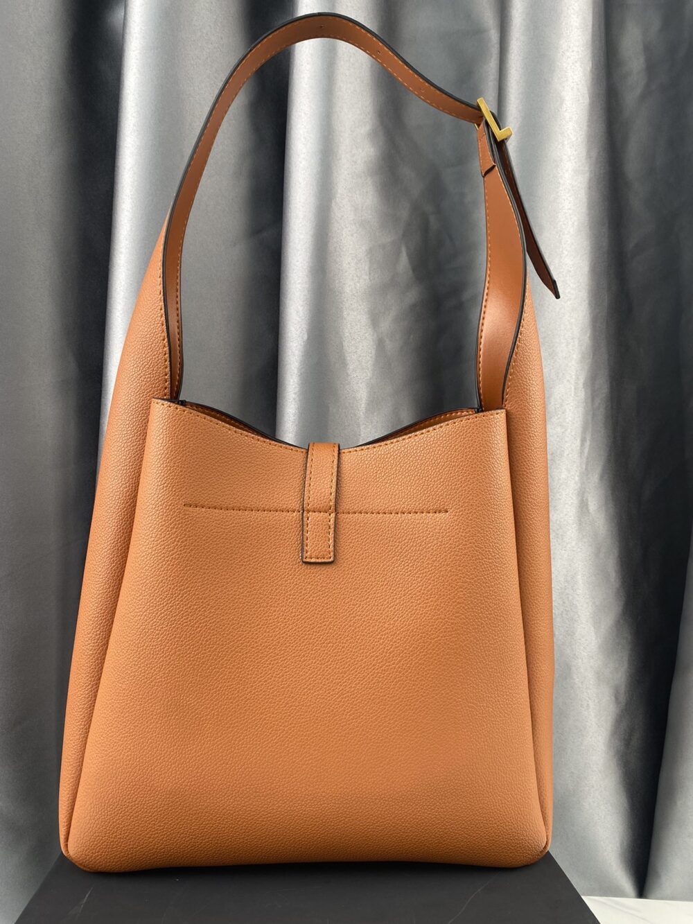 SAINT LAURENT 5 À 7 SOFT SMALL HOBO BAG IN SMOOTH LEATHER BEIGE - Image 4