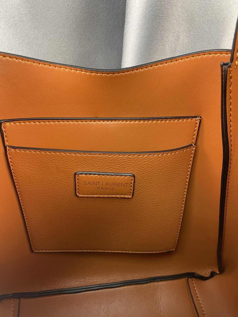 SAINT LAURENT 5 À 7 SOFT SMALL HOBO BAG IN SMOOTH LEATHER BEIGE - Image 7