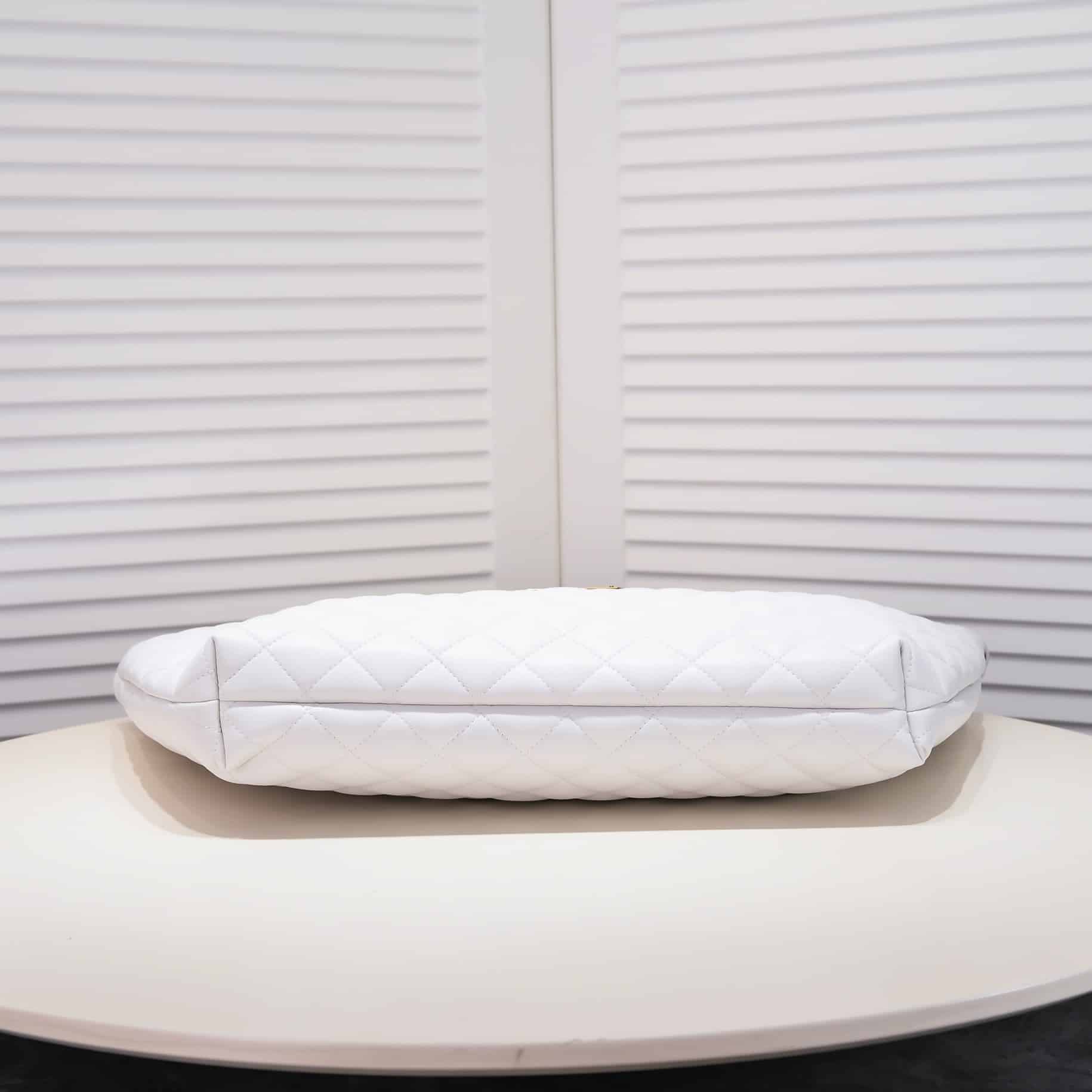 SAINT LAURENT ICARE MAXI SHOPPING BAG IN QUILTED 50CM WHITE - Image 5