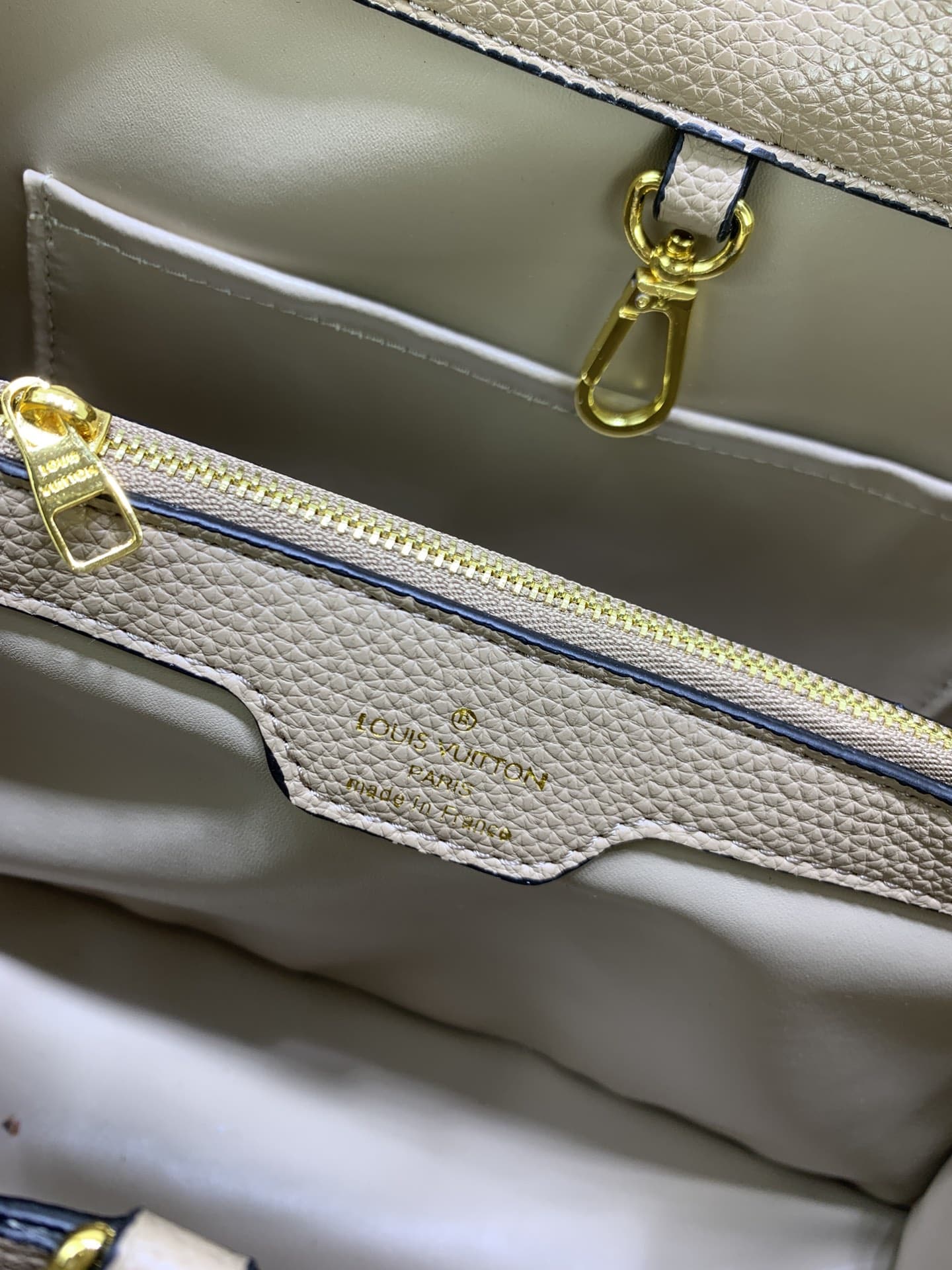 LOUIS VUITTON CAPUCINES MM GREY 31CM M42253 - Image 6