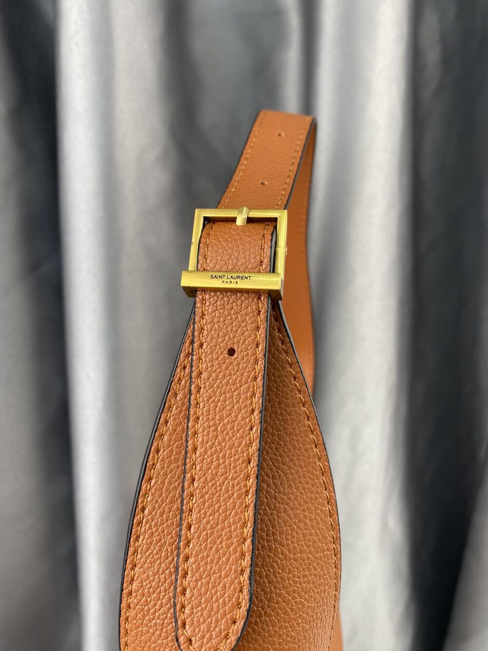 SAINT LAURENT 5 À 7 SOFT SMALL HOBO BAG IN SMOOTH LEATHER BEIGE - Image 5