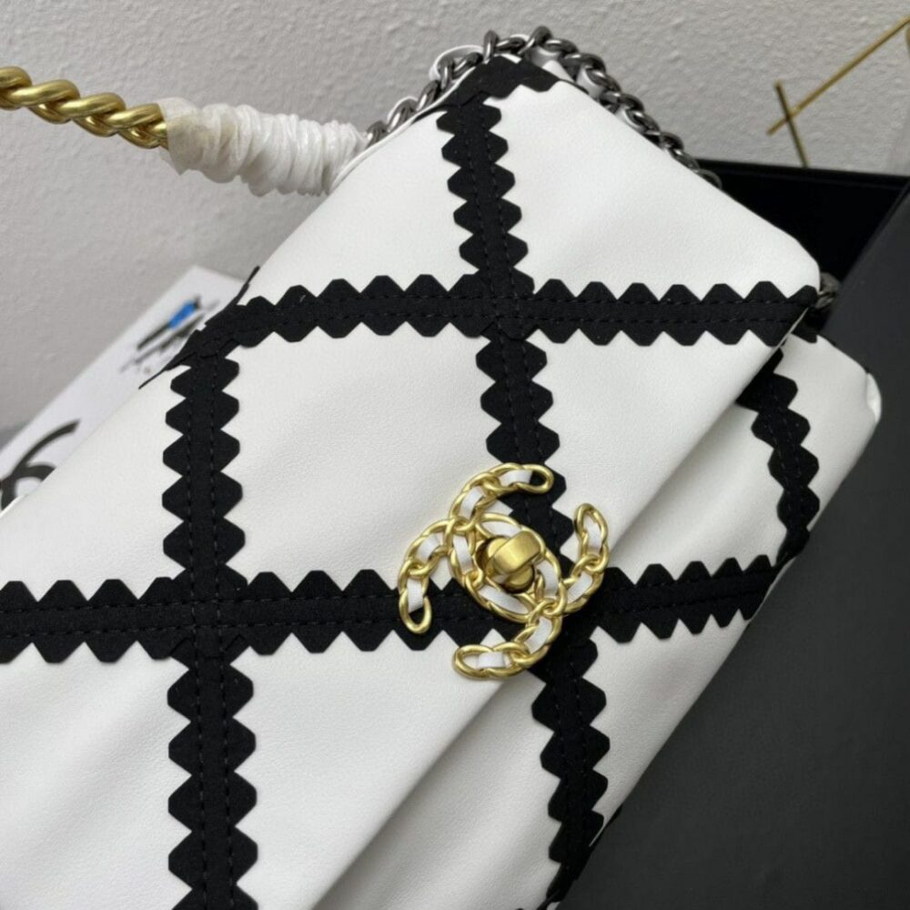 CHANEL 19 LARGE STITCH CROSSBODY BAG WHITE 24CM - Image 3