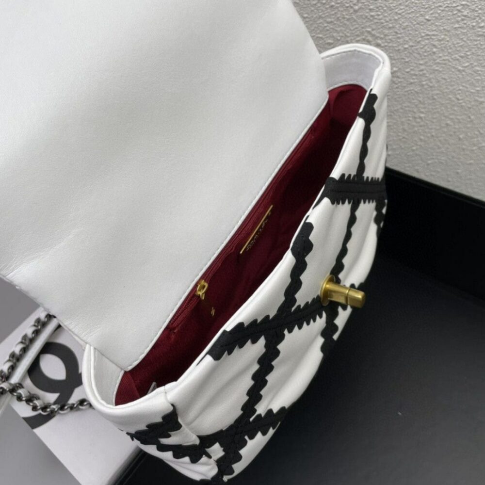 CHANEL 19 LARGE STITCH CROSSBODY BAG WHITE 24CM - Image 5
