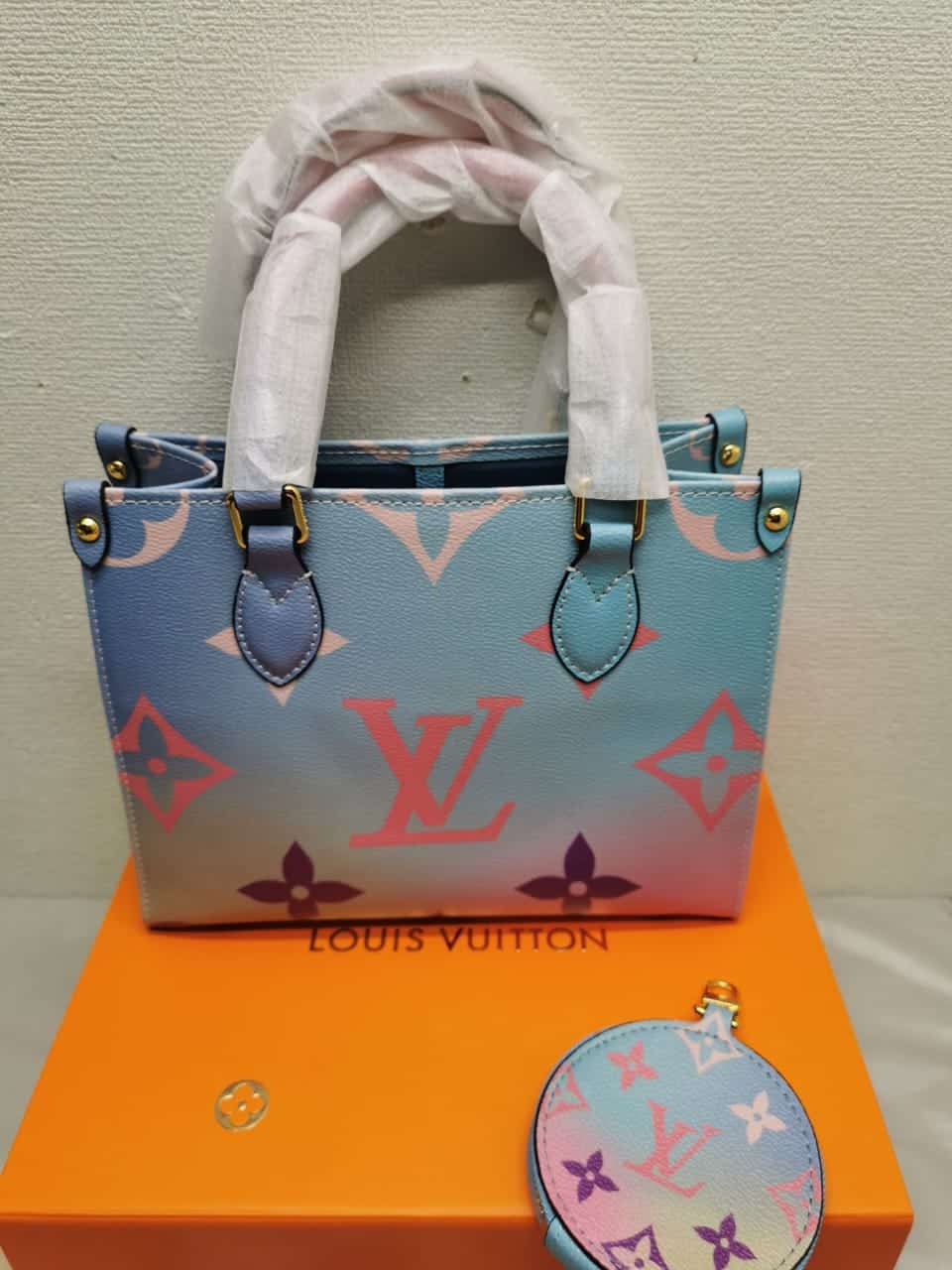 LOUIS VUITTON ONTHEGO PM SUNRISE PASTEL 25CM M59856 - Image 3