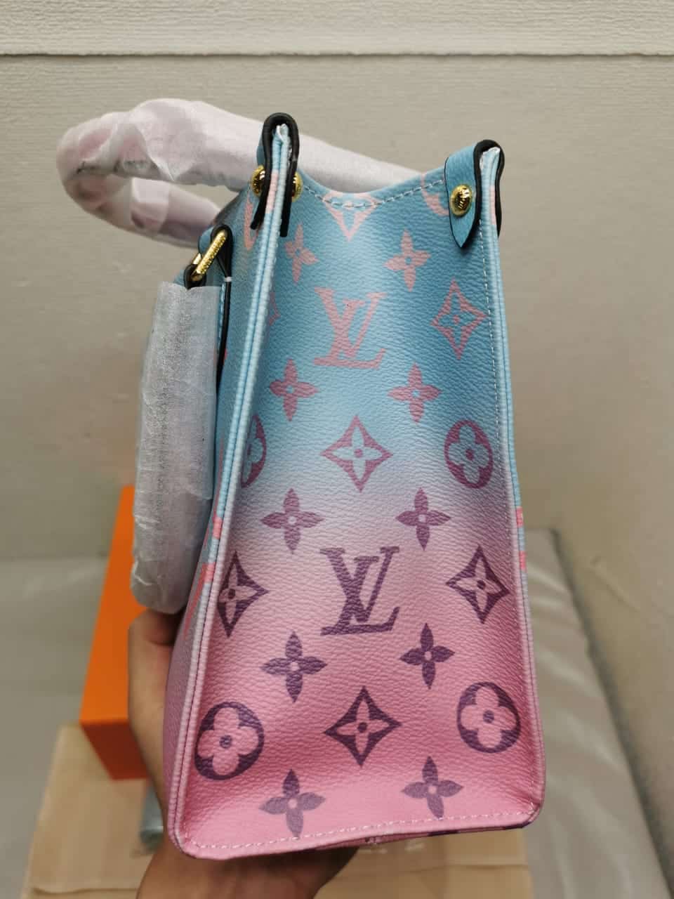 LOUIS VUITTON ONTHEGO PM SUNRISE PASTEL 25CM M59856 - Image 5