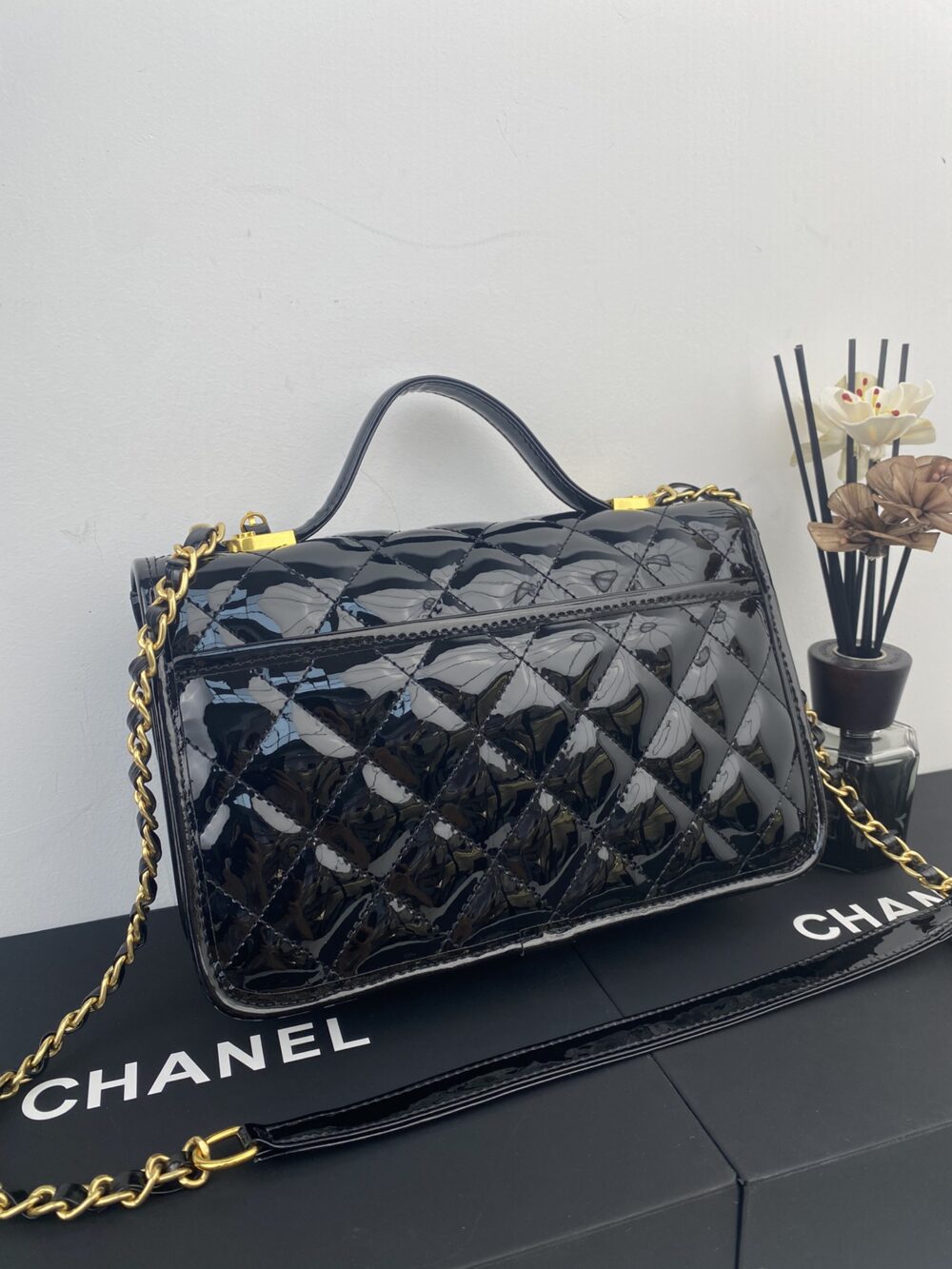 CHANEL TOP HANDLE MEDIUM FLAP LEATHER SHINY BLACK - Image 7