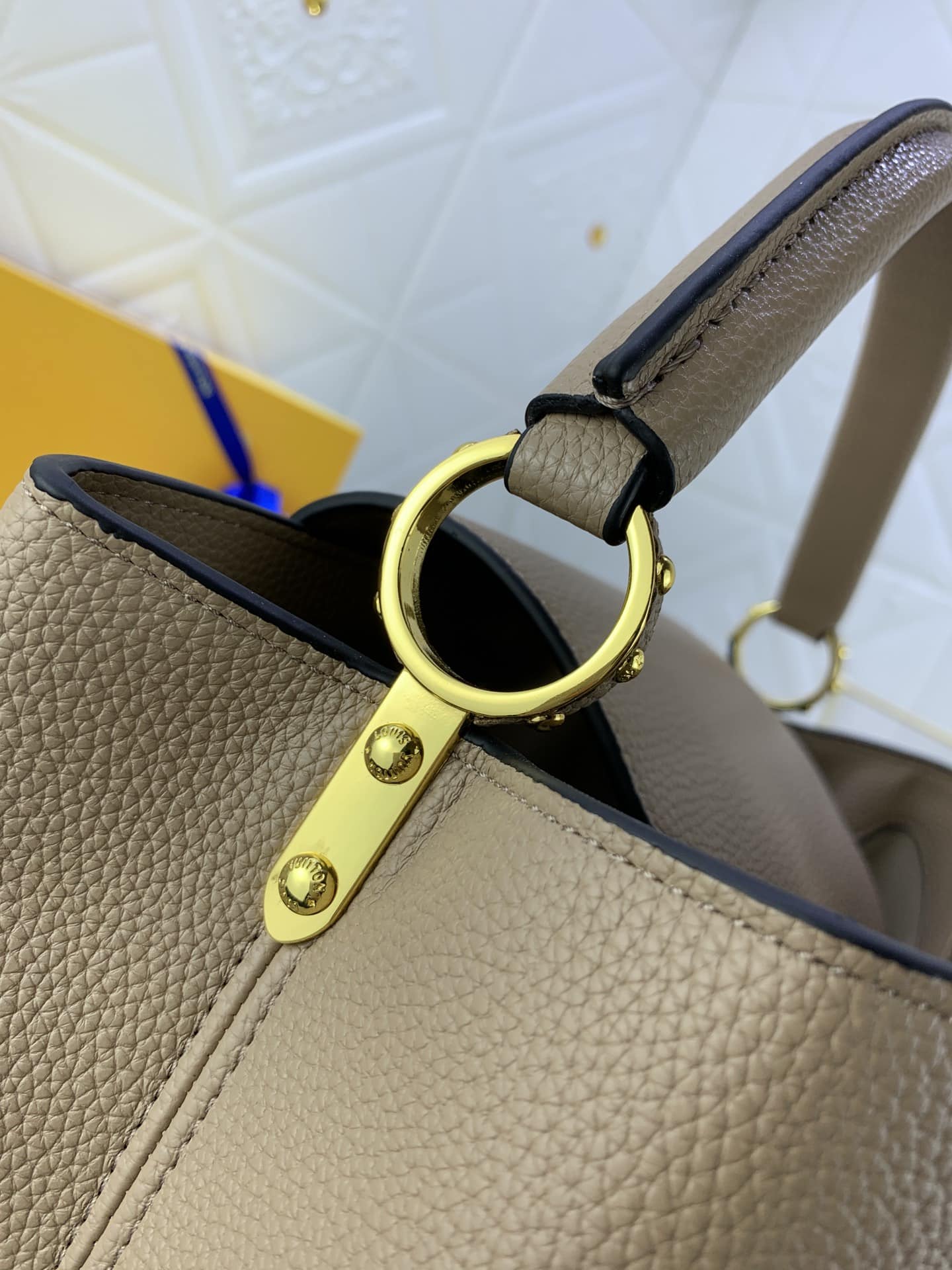 LOUIS VUITTON CAPUCINES MM GREY 31CM M42253 - Image 5