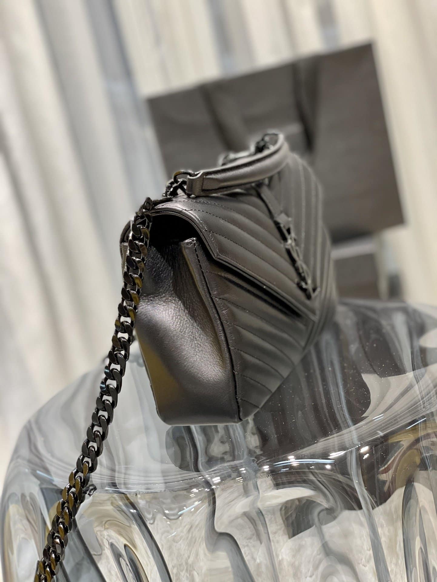 SAINT LAURENT COLLEGE MEDIUM CHAIN BAG IN QUILTED LEATHER BLACK NOIR 24CM 600279BRM081000 - Image 4