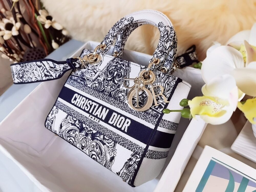 Alternative view of DIOR MEDIUM LADY NAVY BLUE TOILE EMBROIDERY M0565OTDT 24CM