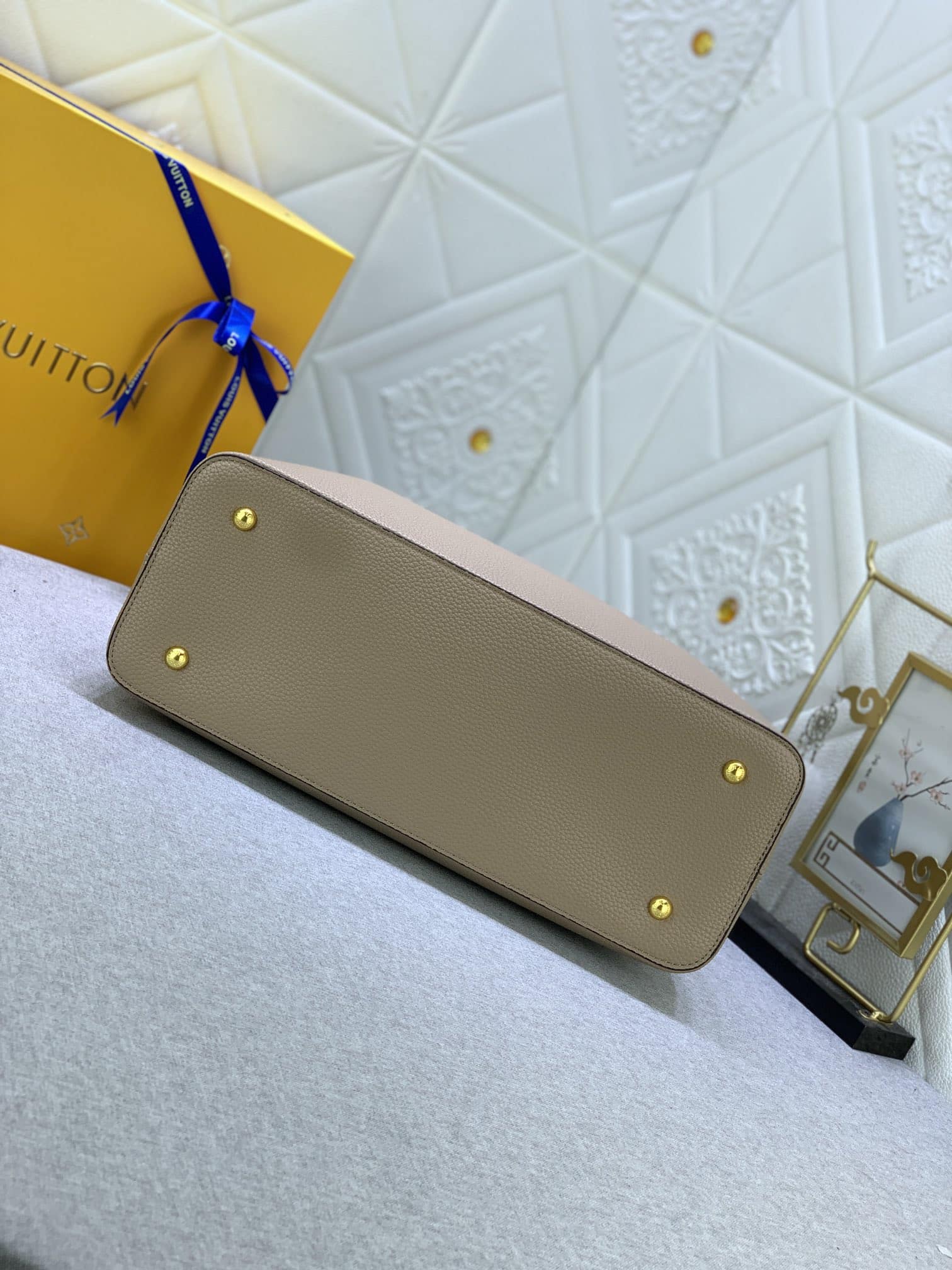 LOUIS VUITTON CAPUCINES MM GREY 31CM M42253 - Image 2