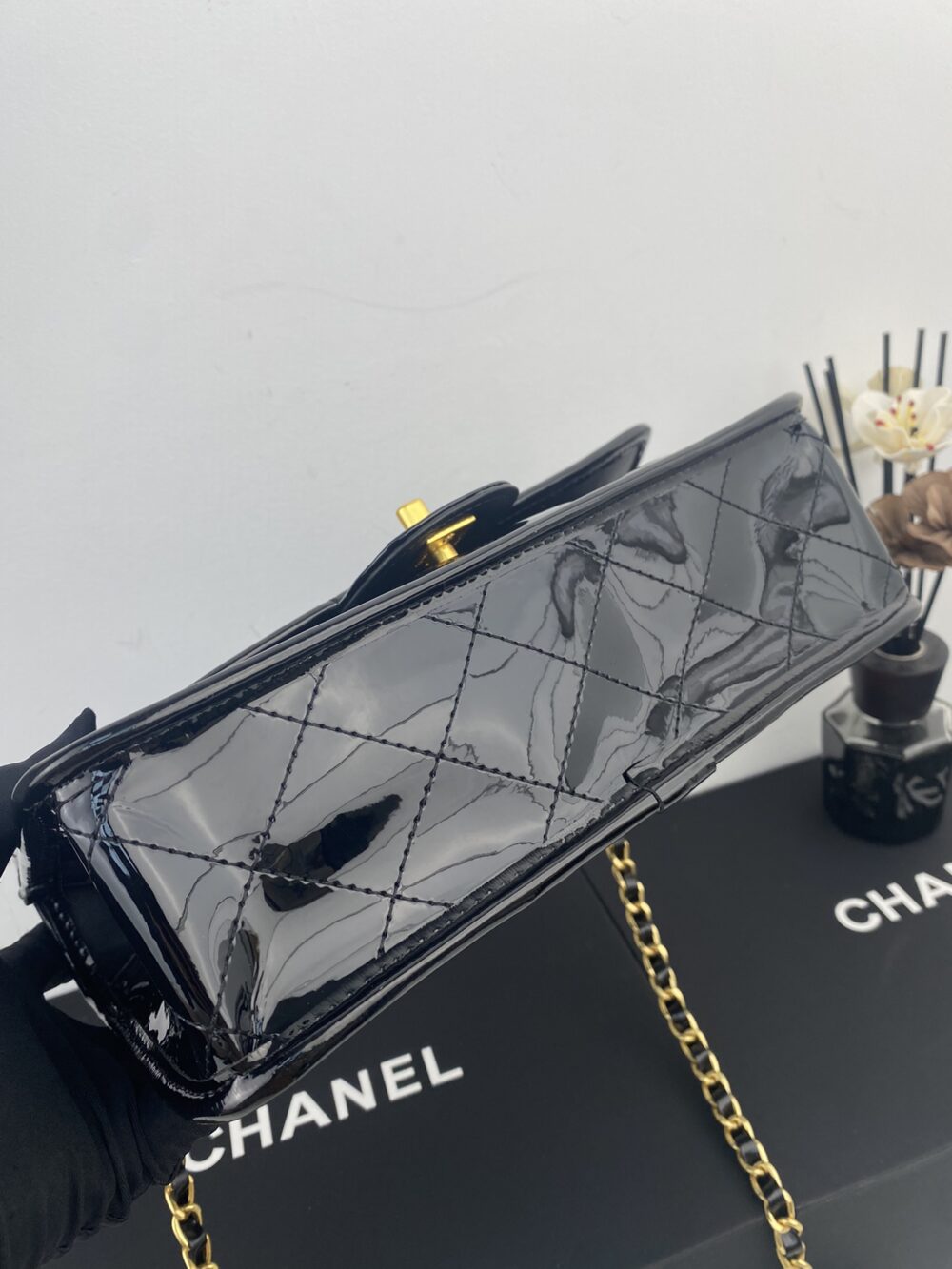 CHANEL TOP HANDLE MEDIUM FLAP LEATHER SHINY BLACK - Image 8