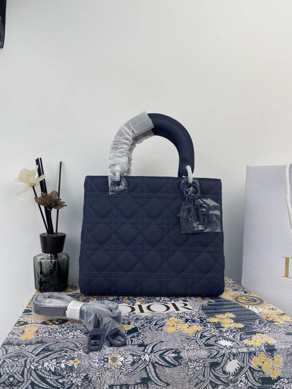 Alternative view of DIOR MEDIUM LADY INDIGO BLUE ULTRAMATTE CANNAGE M0565ILOI_M85B 24CM