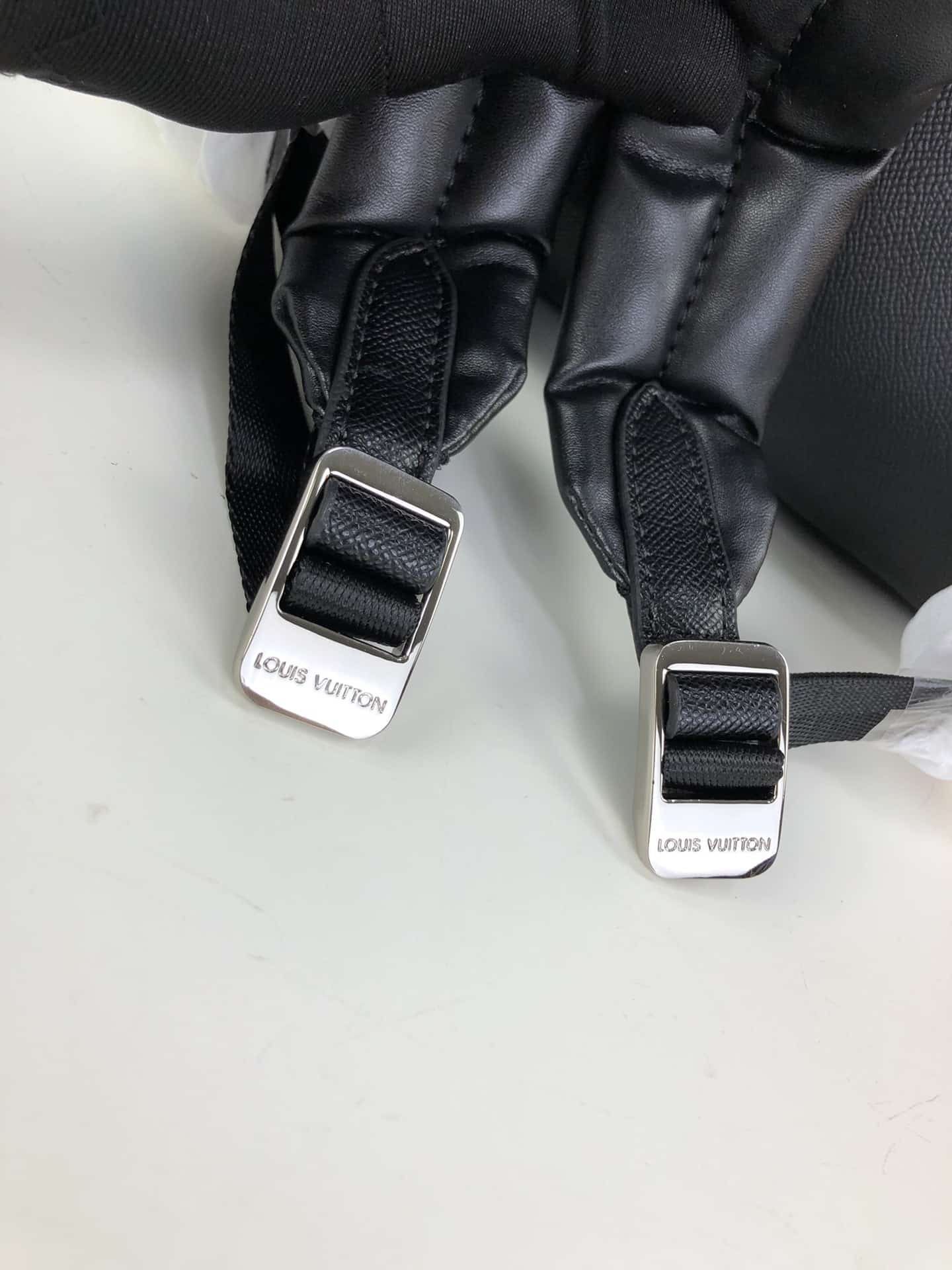 LOUIS VUITTON DISCOVERY BACKPACK PM BLACK 40CM M30230 - Image 4