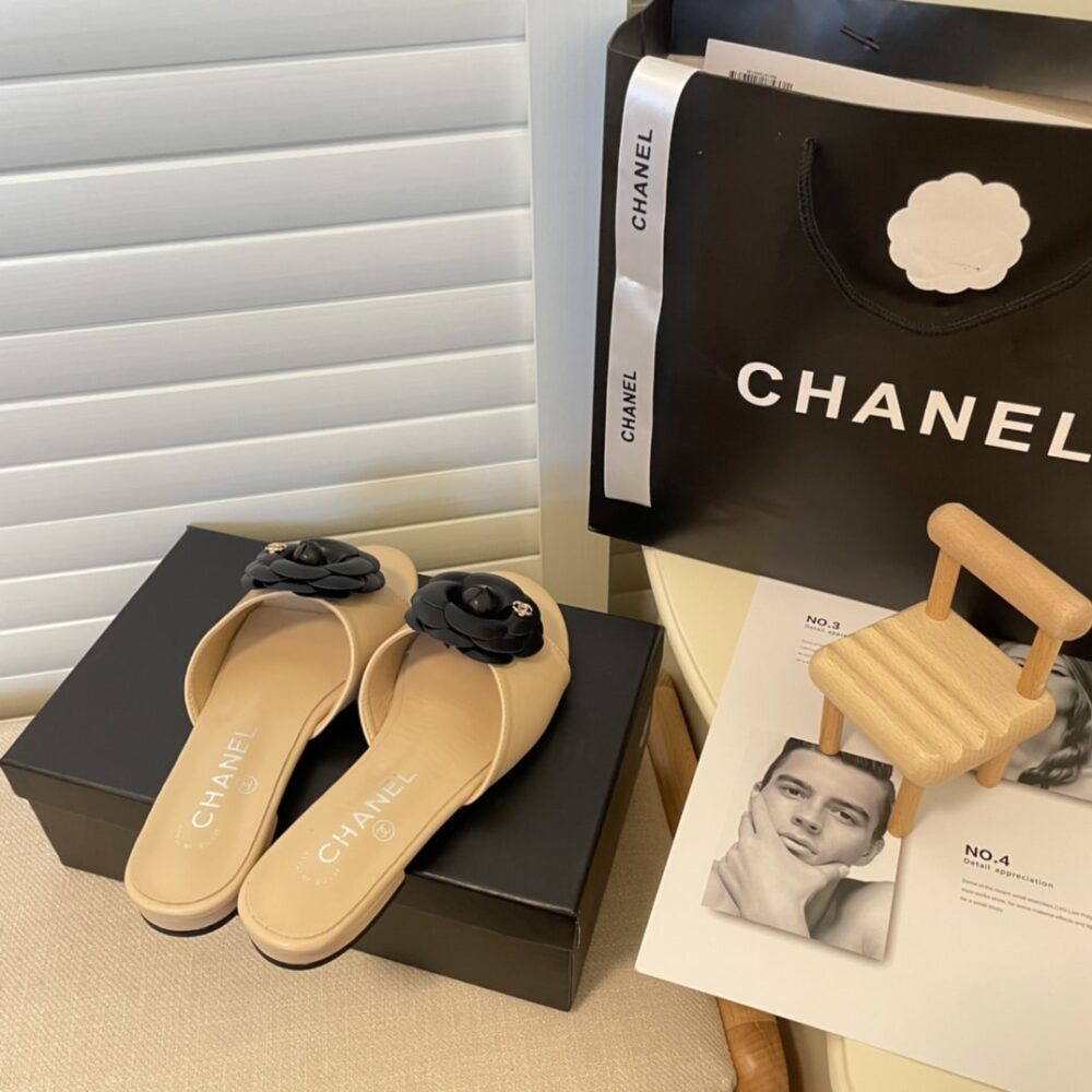 CHANEL BLACK CAMELLIA SLIDES BEIGE - Image 5