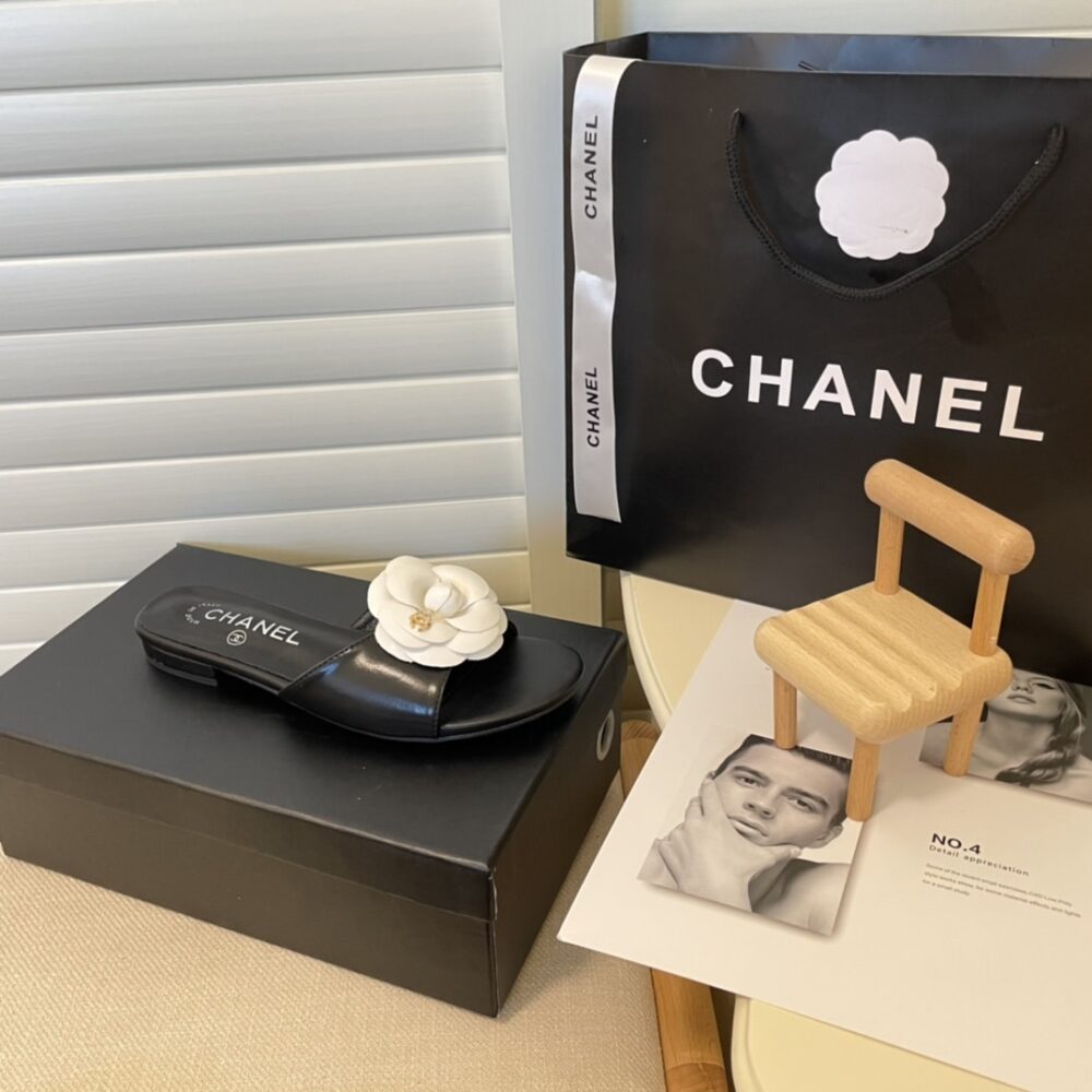 CHANEL WHITE CAMELLIA SLIDES BLACK - Image 5