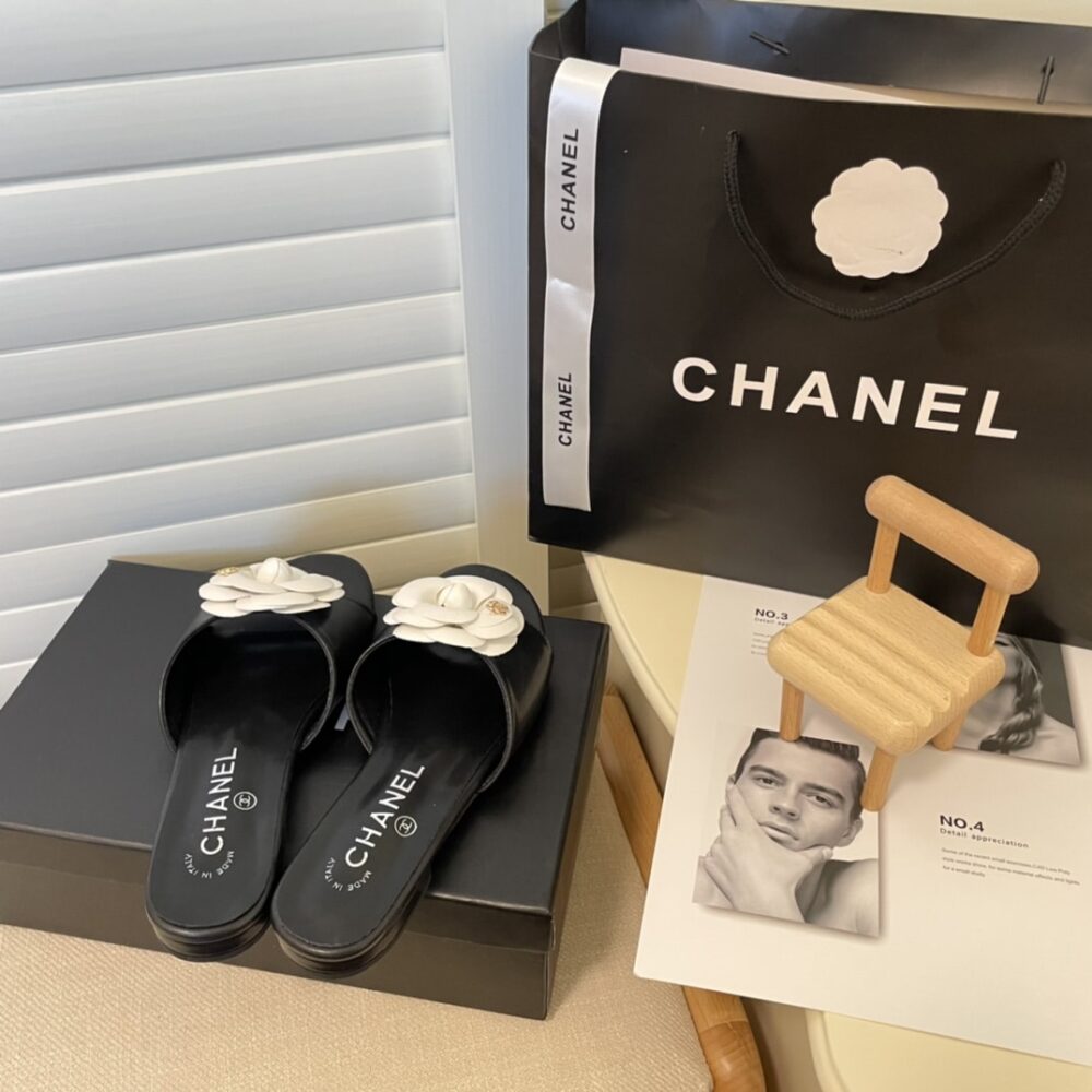 CHANEL WHITE CAMELLIA SLIDES BLACK - Image 6