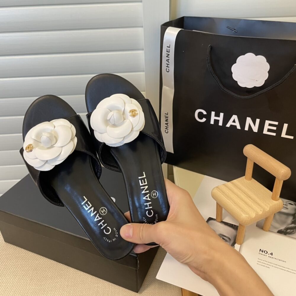 CHANEL WHITE CAMELLIA SLIDES BLACK - Image 4