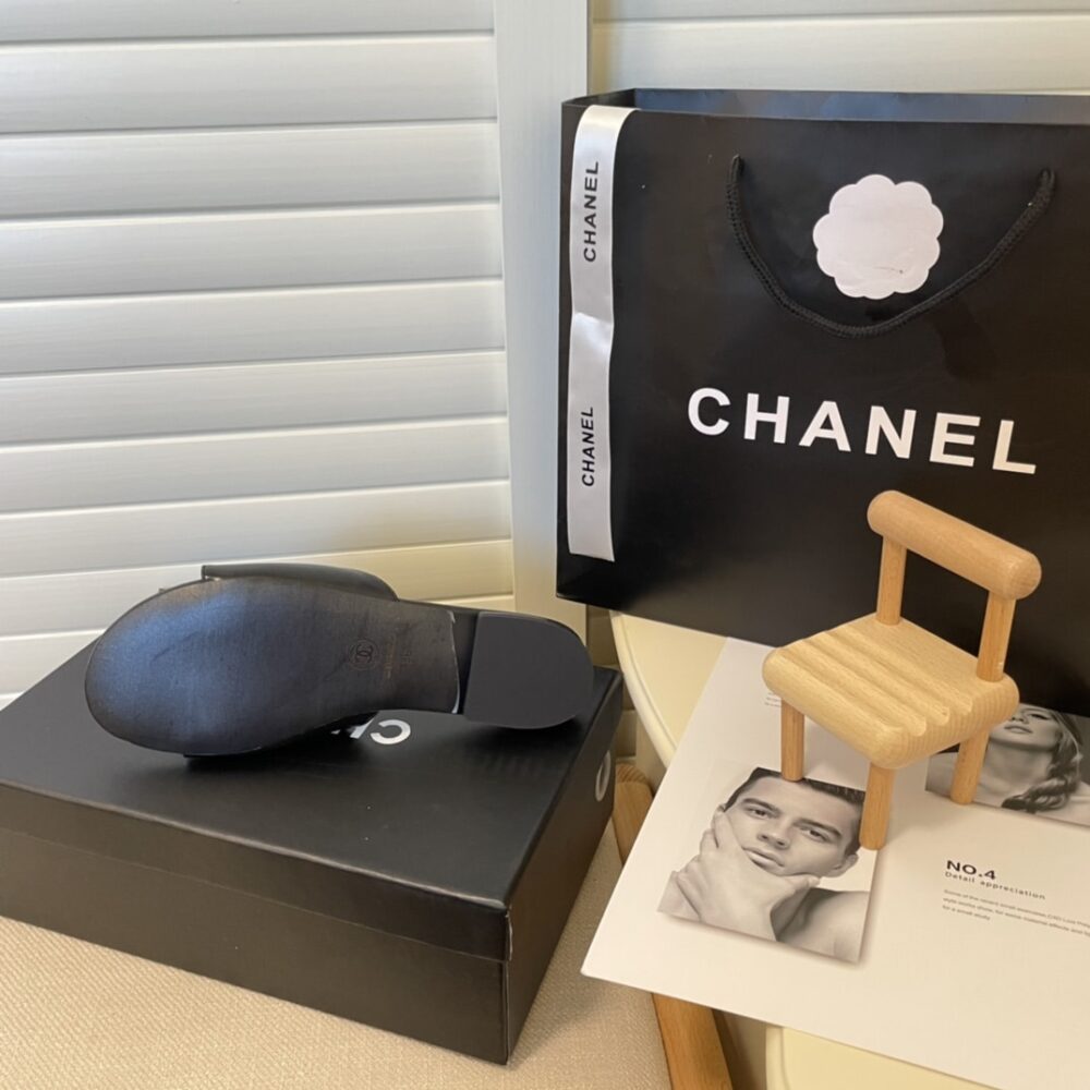 CHANEL WHITE CAMELLIA SLIDES BLACK - Image 7
