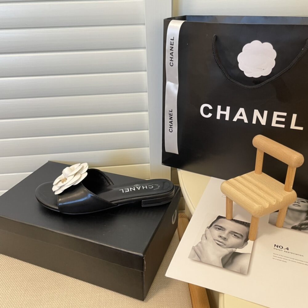 CHANEL WHITE CAMELLIA SLIDES BLACK - Image 8