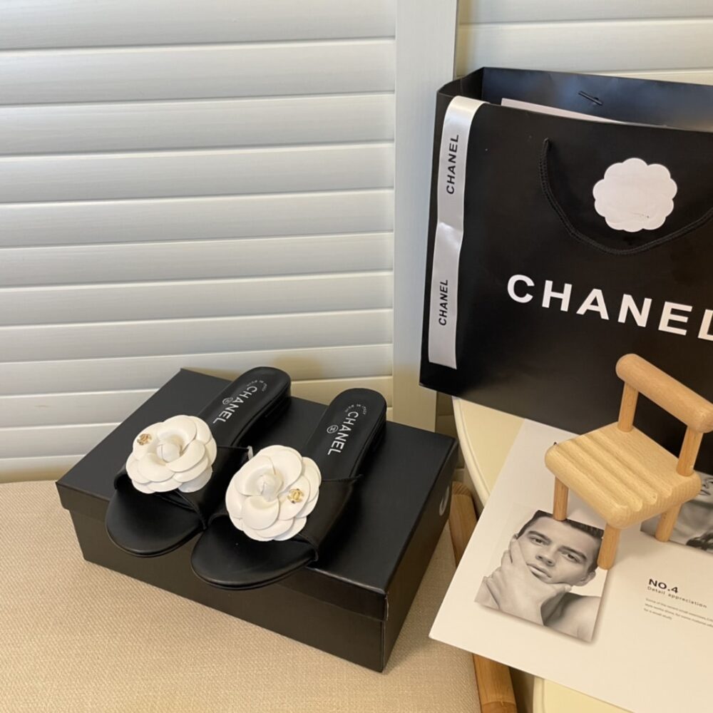 CHANEL WHITE CAMELLIA SLIDES BLACK - Image 9