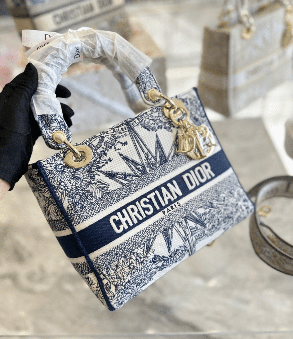 Alternative view of DIOR PERSONALIZED MEDIUM LADY D-LITE BAG BLUE RÊVE D'INFINI EMBROIDERY 24CM M0565ORVX M933