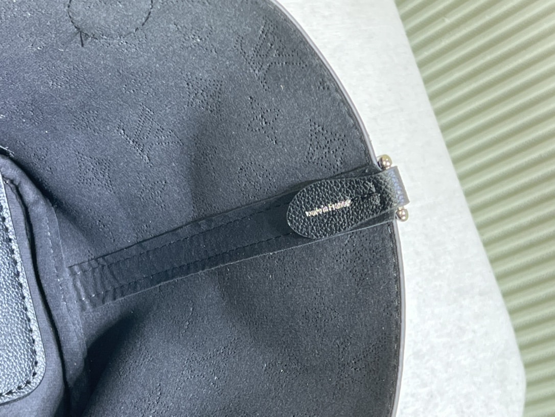 LOUIS VUITTON BLOSSOM PM BAG BLACK 20CM M21848 - Image 2