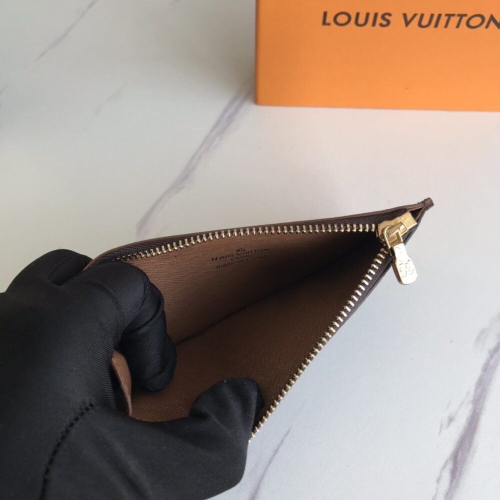 LOUIS VUITTON COIN CARD HOLDER TAIGARAMA 14.5CM BROWN M30271 - Image 4