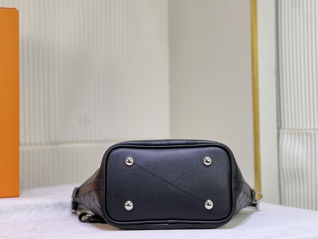 LOUIS VUITTON BLOSSOM PM BAG BLACK 20CM M21848 - Image 4