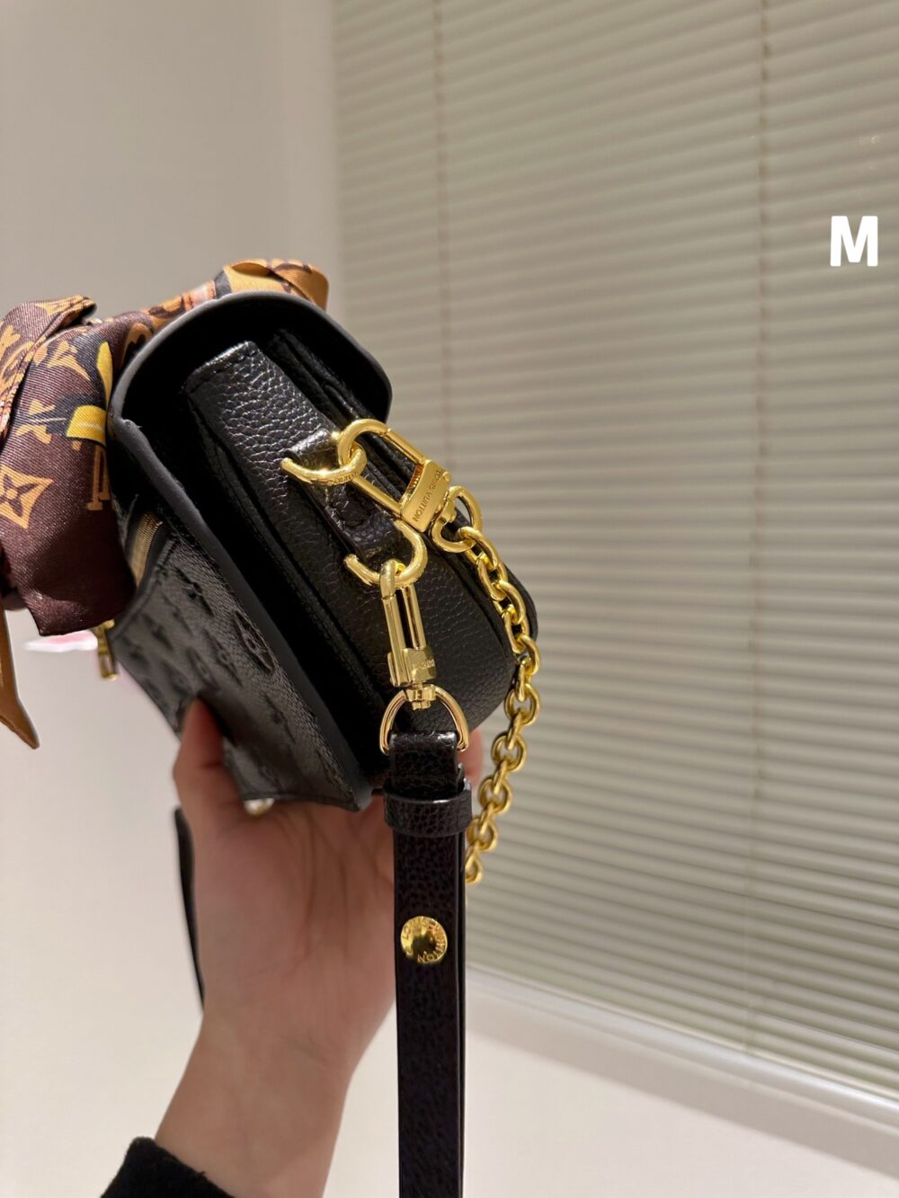 LOUIS VUITTON MICRO MÉTIS BLACK WITH GOLD CHAIN 22CM M41487 - Image 3