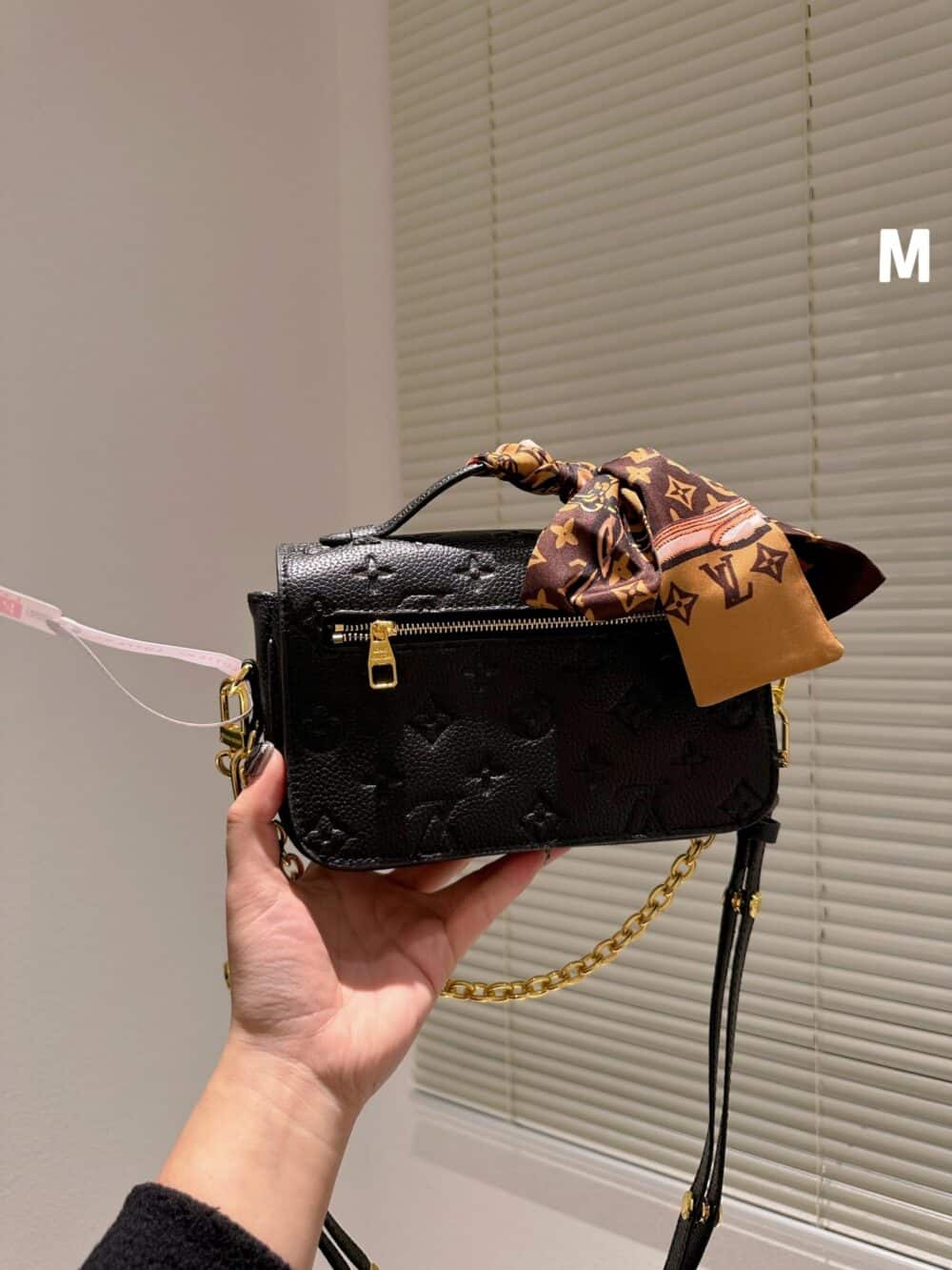 LOUIS VUITTON MICRO MÉTIS BLACK WITH GOLD CHAIN 22CM M41487 - Image 5