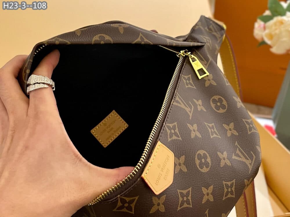 LOUIS VUITTON BUMBAG MONOGRAM 26CM M43644 - Image 8