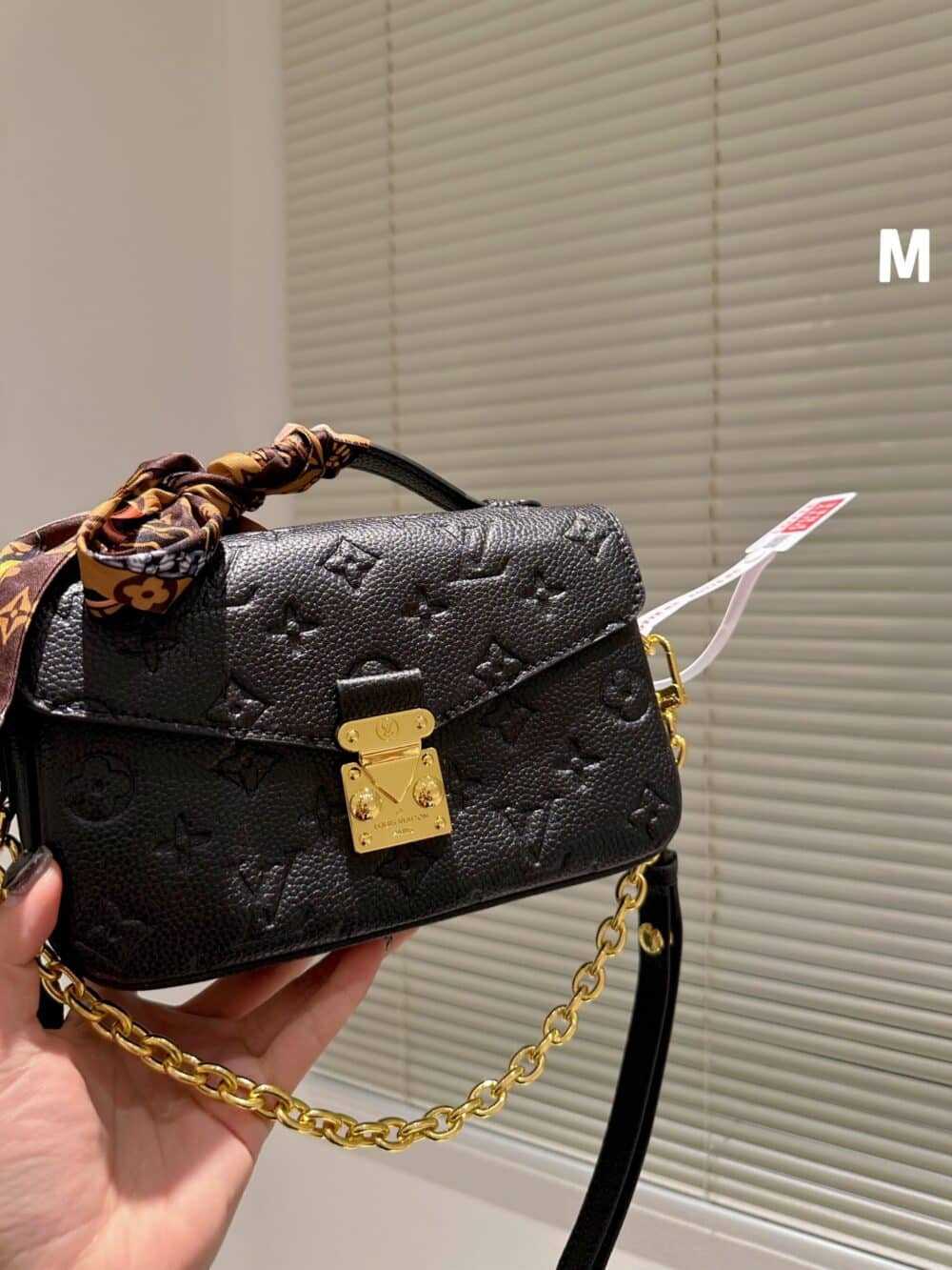LOUIS VUITTON MICRO MÉTIS BLACK WITH GOLD CHAIN 22CM M41487 - Image 8